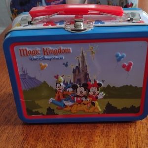 Disney world cups,a frame and a mini lunch box. Planning a trip to Disney?
